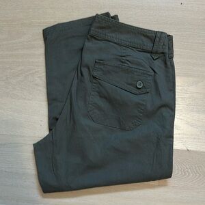 Women’s army green Capri size 7